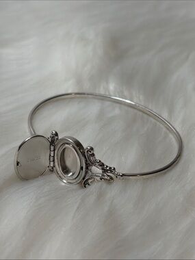 Silver Oval Decorative Design Picture Locket Bangle Bracelet